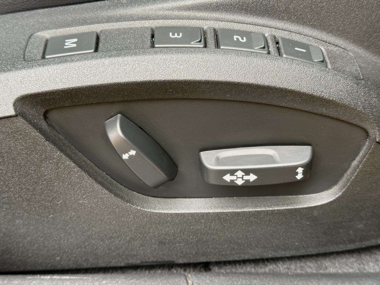 2016 VOLVO V40 2016 VOLVO V40
