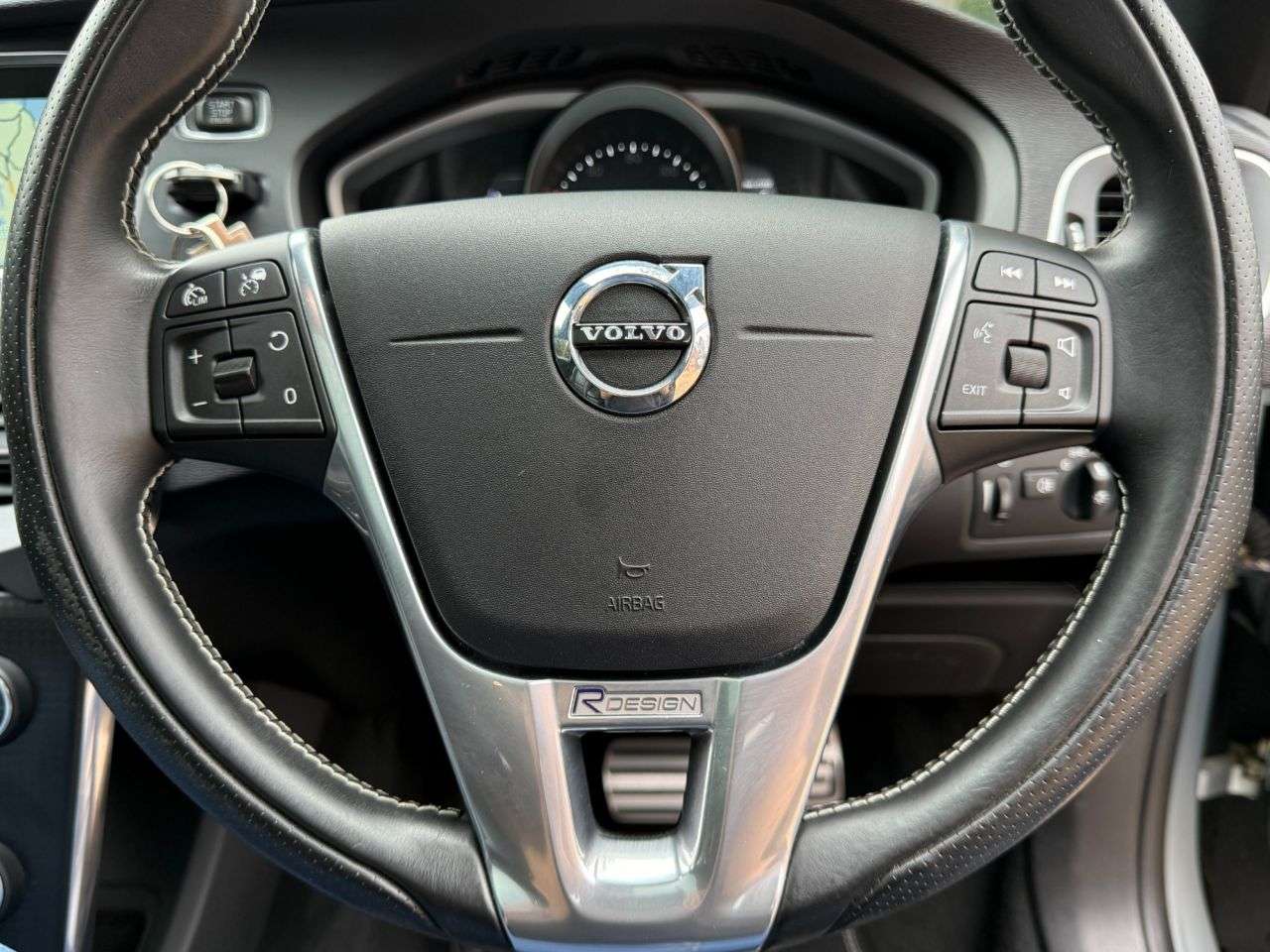 2016 VOLVO V40 2016 VOLVO V40