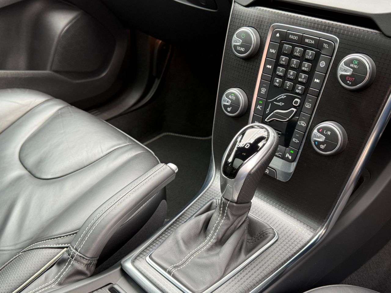 2016 VOLVO V40 2016 VOLVO V40