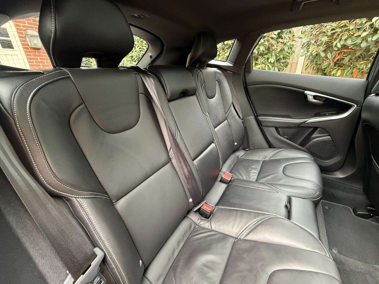 2016 VOLVO V40 2016 VOLVO V40
