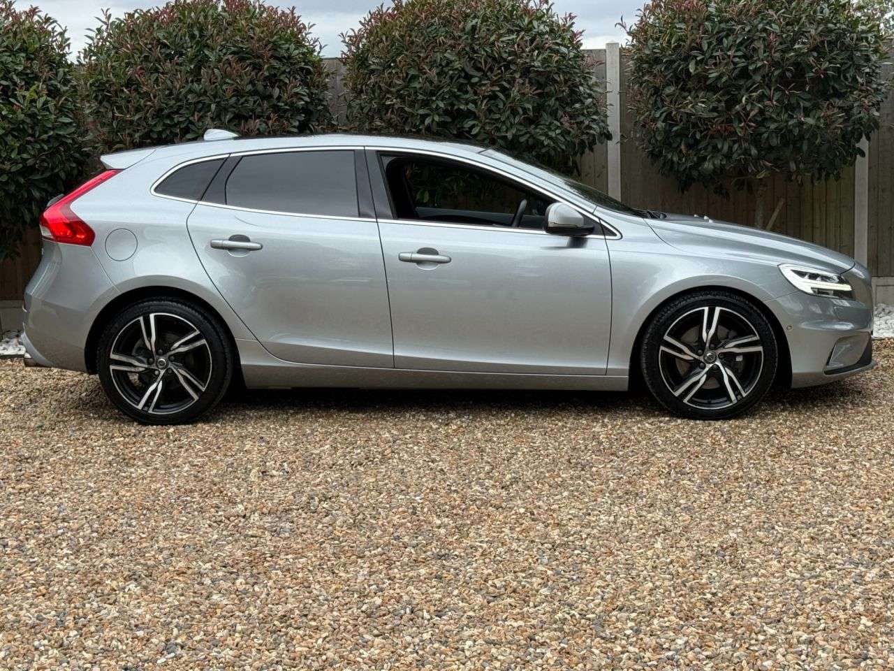2016 VOLVO V40 2016 VOLVO V40