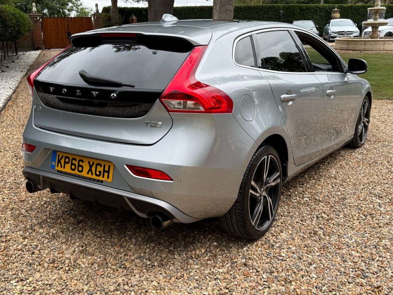 2016 VOLVO V40 2016 VOLVO V40