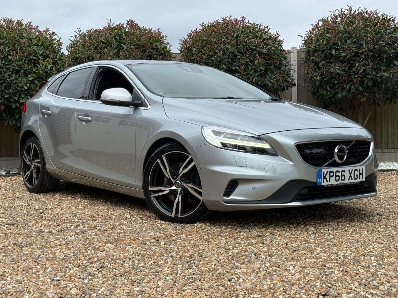 A 2016 VOLVO V40 1.5 T2 R-Design Pro Hatchback 5dr Petrol Auto Euro 6 (s/s) (122 ps) A 2016 VOLVO V40 1.5 T2 R-Design Pro Hatchback 5dr Petrol Auto Euro 6 (s/s) (122 ps)