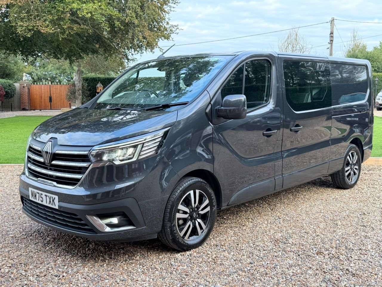 A 2025 RENAULT TRAFIC 2.0 dCi Blue LL30 Extra Sport Crew Van AUTOMATIC NO VAT Double Cab 6dr Dies A 2025 RENAULT TRAFIC 2.0 dCi Blue LL30 Extra Sport Crew Van AUTOMATIC NO VAT Double Cab 6dr Dies