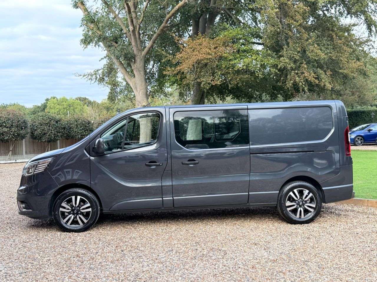 A 2025 RENAULT TRAFIC 2.0 dCi Blue LL30 Extra Sport Crew Van AUTOMATIC NO VAT Double Cab 6dr Dies A 2025 RENAULT TRAFIC 2.0 dCi Blue LL30 Extra Sport Crew Van AUTOMATIC NO VAT Double Cab 6dr Dies
