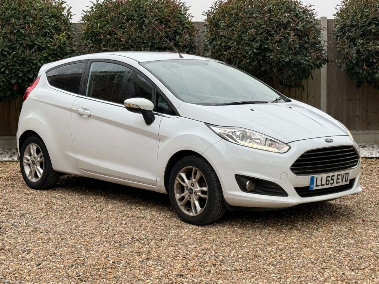 A 2015 FORD FIESTA 1.0T EcoBoost Zetec Hatchback 3dr Petrol Powershift Euro 6 (100 ps) A 2015 FORD FIESTA 1.0T EcoBoost Zetec Hatchback 3dr Petrol Powershift Euro 6 (100 ps)