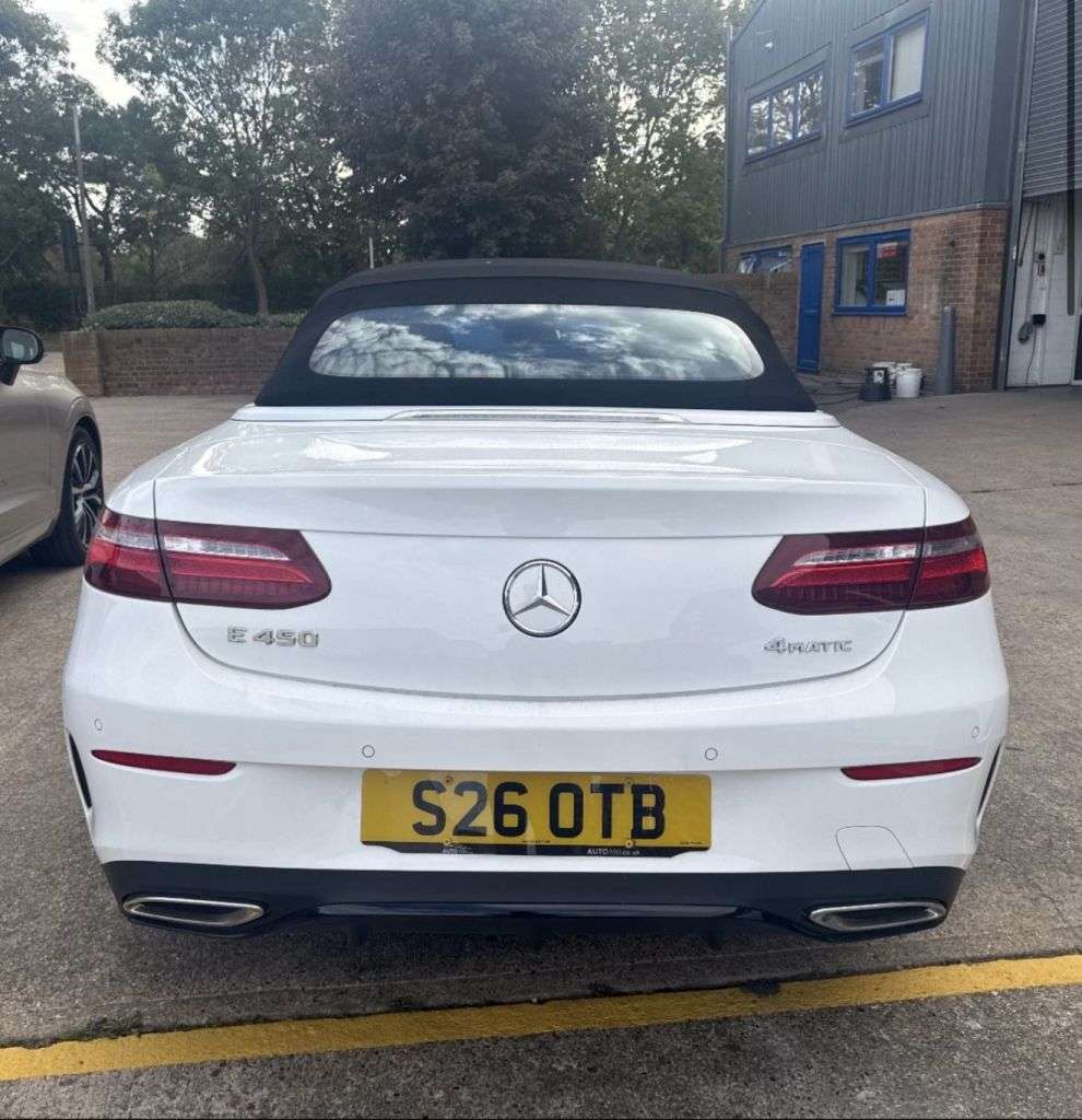 A 2019 MERCEDES-BENZ E CLASS 3.0 E450 V6 GPF AMG Line Cabriolet 2dr Petrol G-Tronic+ 4MATIC Euro 6 (s/s) A 2019 MERCEDES-BENZ E CLASS 3.0 E450 V6 GPF AMG Line Cabriolet 2dr Petrol G-Tronic+ 4MATIC Euro 6 (s/s)