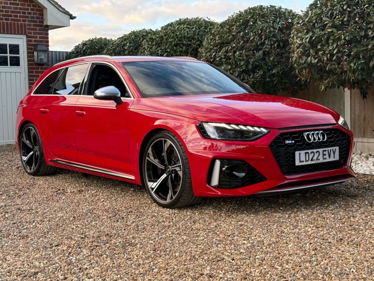 A 2022 AUDI RS4 AVANT 2.9 TFSI V6 Estate 5dr Petrol Tiptronic quattro Euro 6 (s/s) (450 ps) A 2022 AUDI RS4 AVANT 2.9 TFSI V6 Estate 5dr Petrol Tiptronic quattro Euro 6 (s/s) (450 ps)