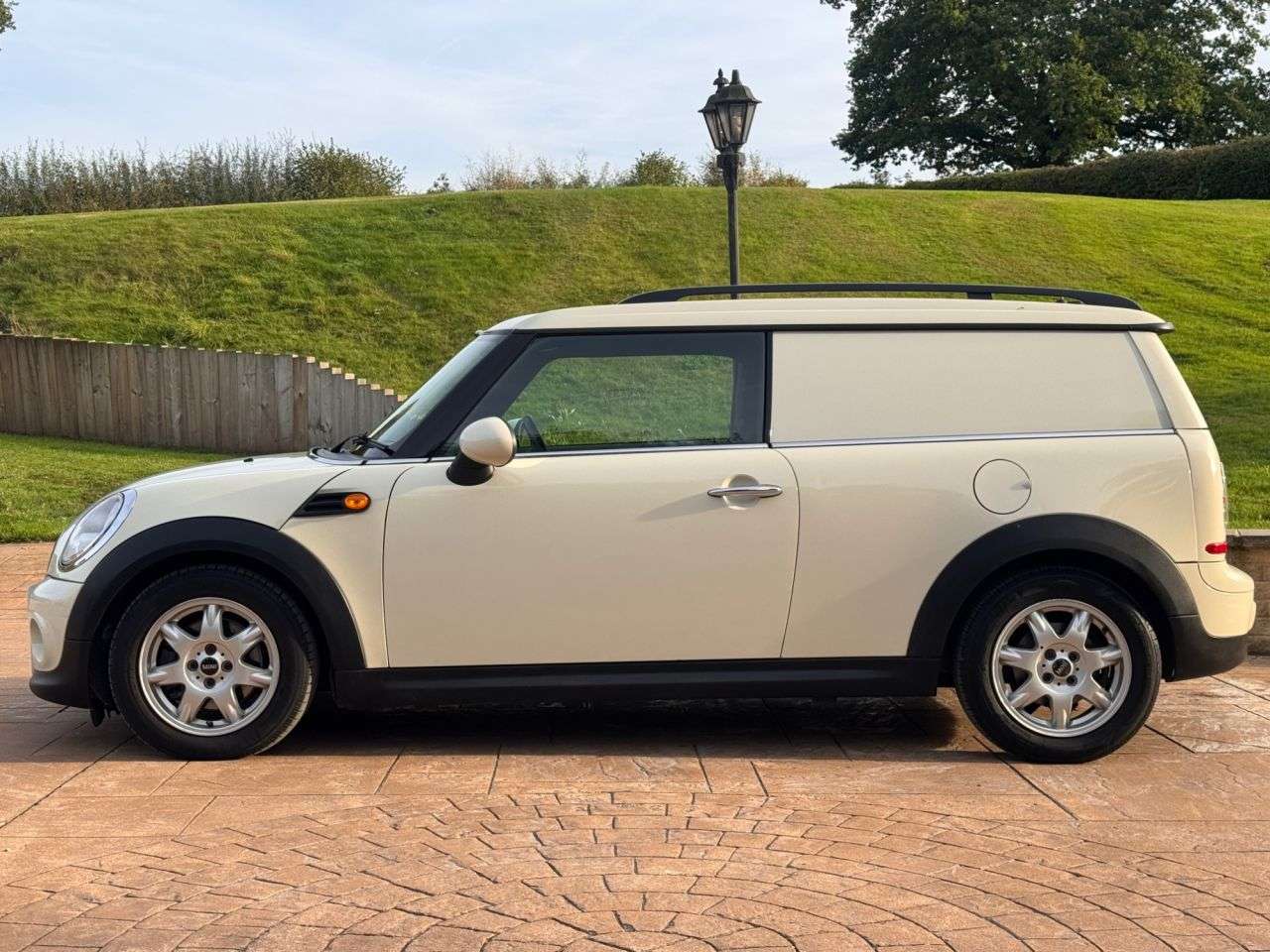 A 2013 MINI CLUBVAN 1.6 ONE 97 BHP A 2013 MINI CLUBVAN 1.6 ONE 97 BHP