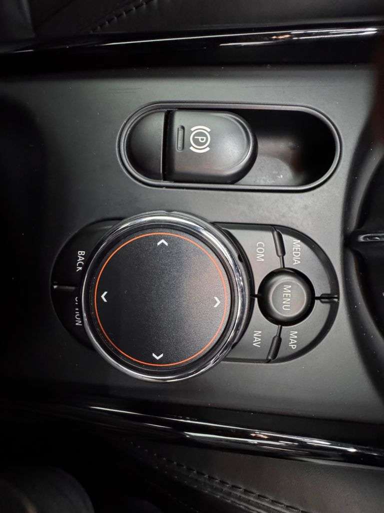 2017 MINI CLUBMAN 2017 MINI CLUBMAN