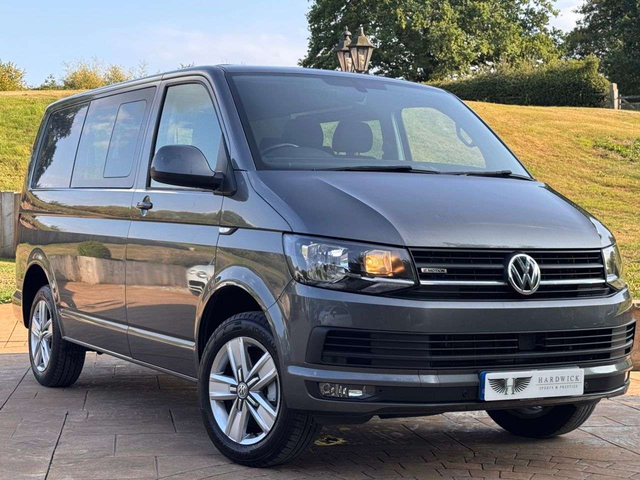 A 2019 VOLKSWAGEN TRANSPORTER 2.0 BiTDI T32 Highline Kombi Double Cab 5dr Diesel DSG 4Motion SWB Euro 6 ( A 2019 VOLKSWAGEN TRANSPORTER 2.0 BiTDI T32 Highline Kombi Double Cab 5dr Diesel DSG 4Motion SWB Euro 6 (
