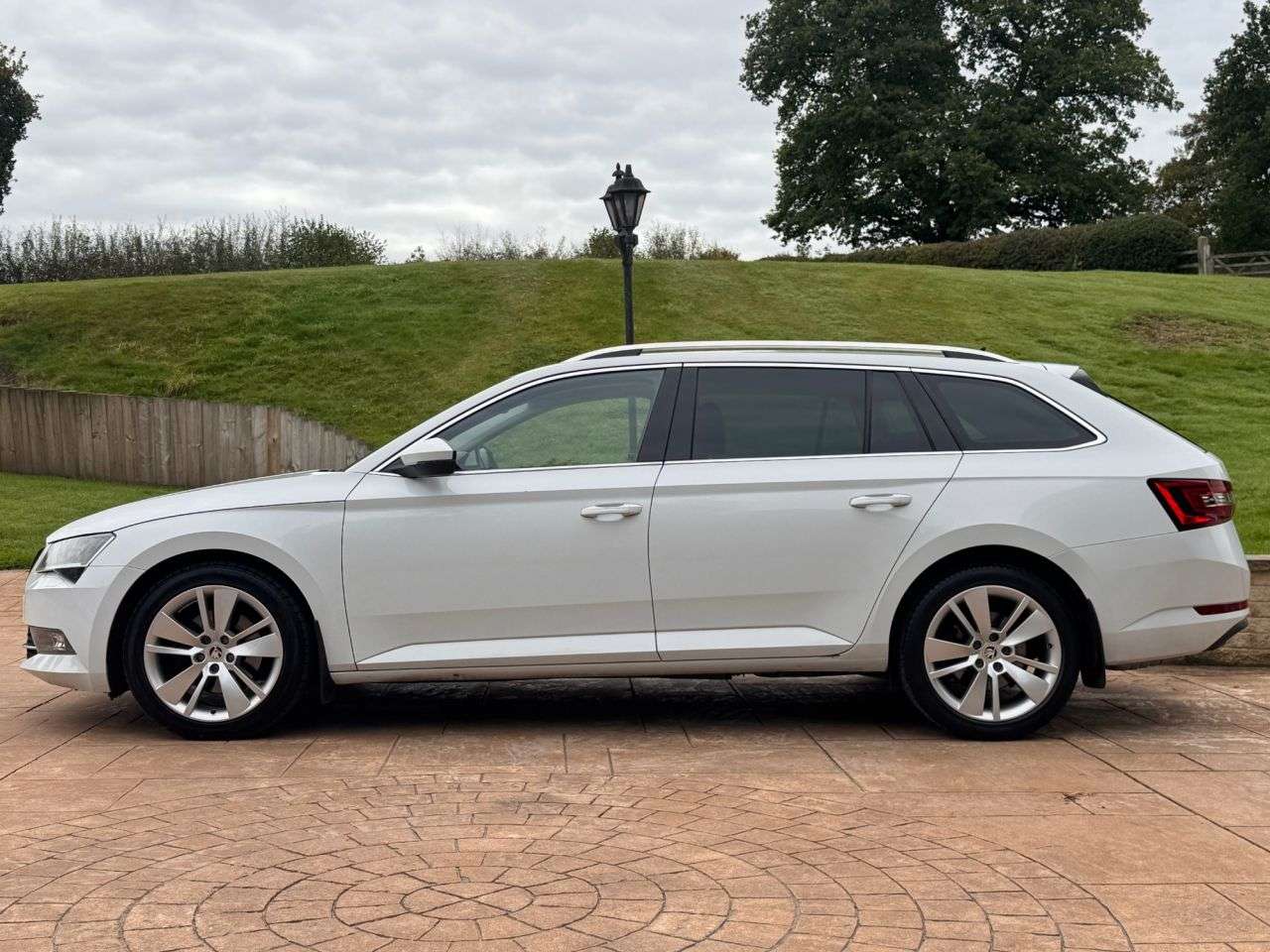 2017 SKODA SUPERB 2017 SKODA SUPERB