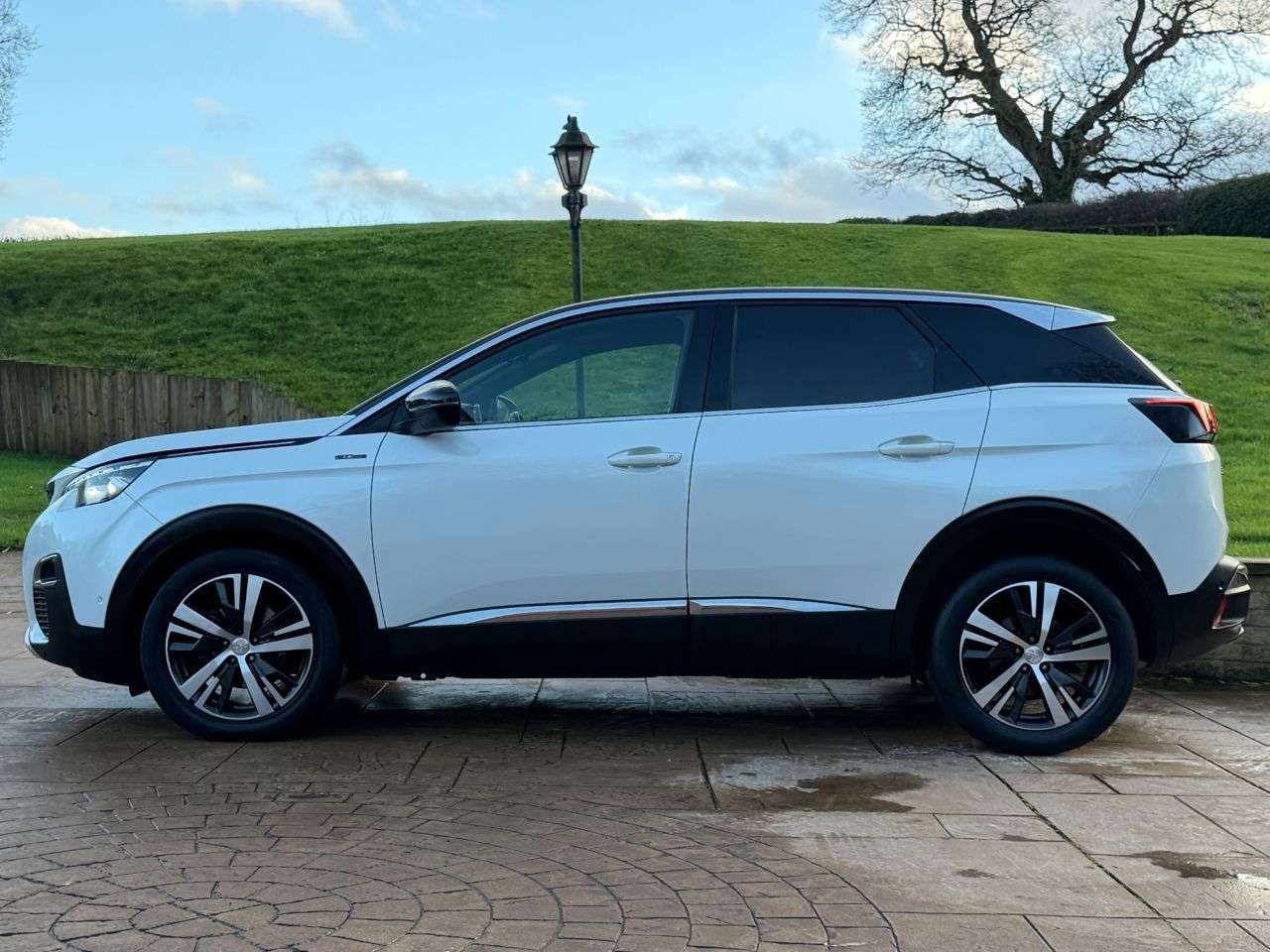 A 2017 PEUGEOT 3008 2.0 BlueHDi GT Line SUV 5dr Diesel Manual Euro 6 (s/s) (150 ps) PEARL WHITE A 2017 PEUGEOT 3008 2.0 BlueHDi GT Line SUV 5dr Diesel Manual Euro 6 (s/s) (150 ps) PEARL WHITE