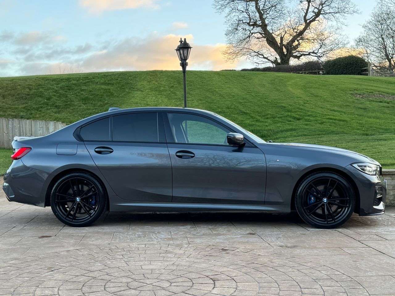 A 2020 BMW 3 SERIES 3.0 330d M Sport Saloon 4dr Diesel Auto xDrive Euro 6 (s/s) (265 ps) M PERF A 2020 BMW 3 SERIES 3.0 330d M Sport Saloon 4dr Diesel Auto xDrive Euro 6 (s/s) (265 ps) M PERF