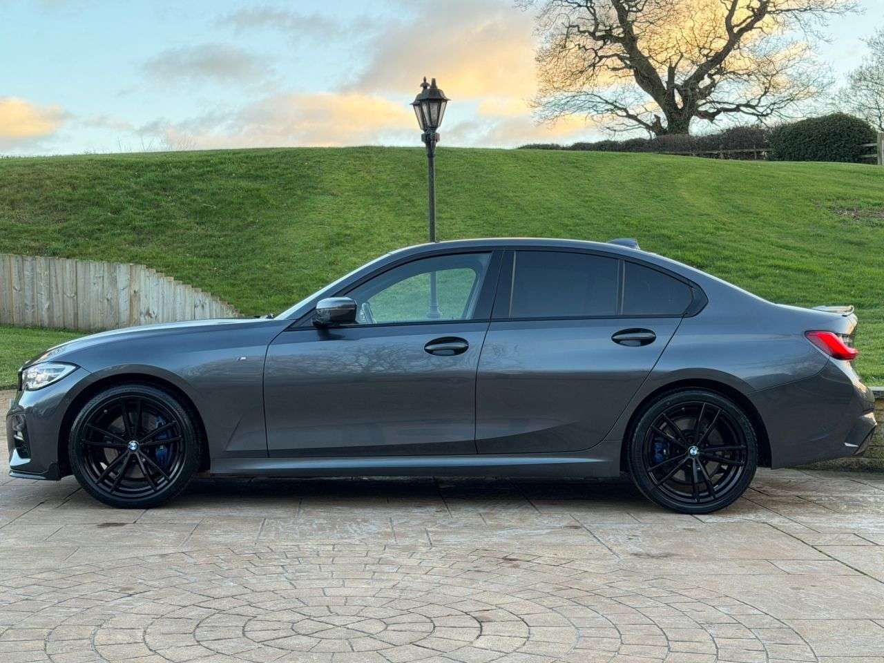 A 2020 BMW 3 SERIES 3.0 330d M Sport Saloon 4dr Diesel Auto xDrive Euro 6 (s/s) (265 ps) M PERF A 2020 BMW 3 SERIES 3.0 330d M Sport Saloon 4dr Diesel Auto xDrive Euro 6 (s/s) (265 ps) M PERF