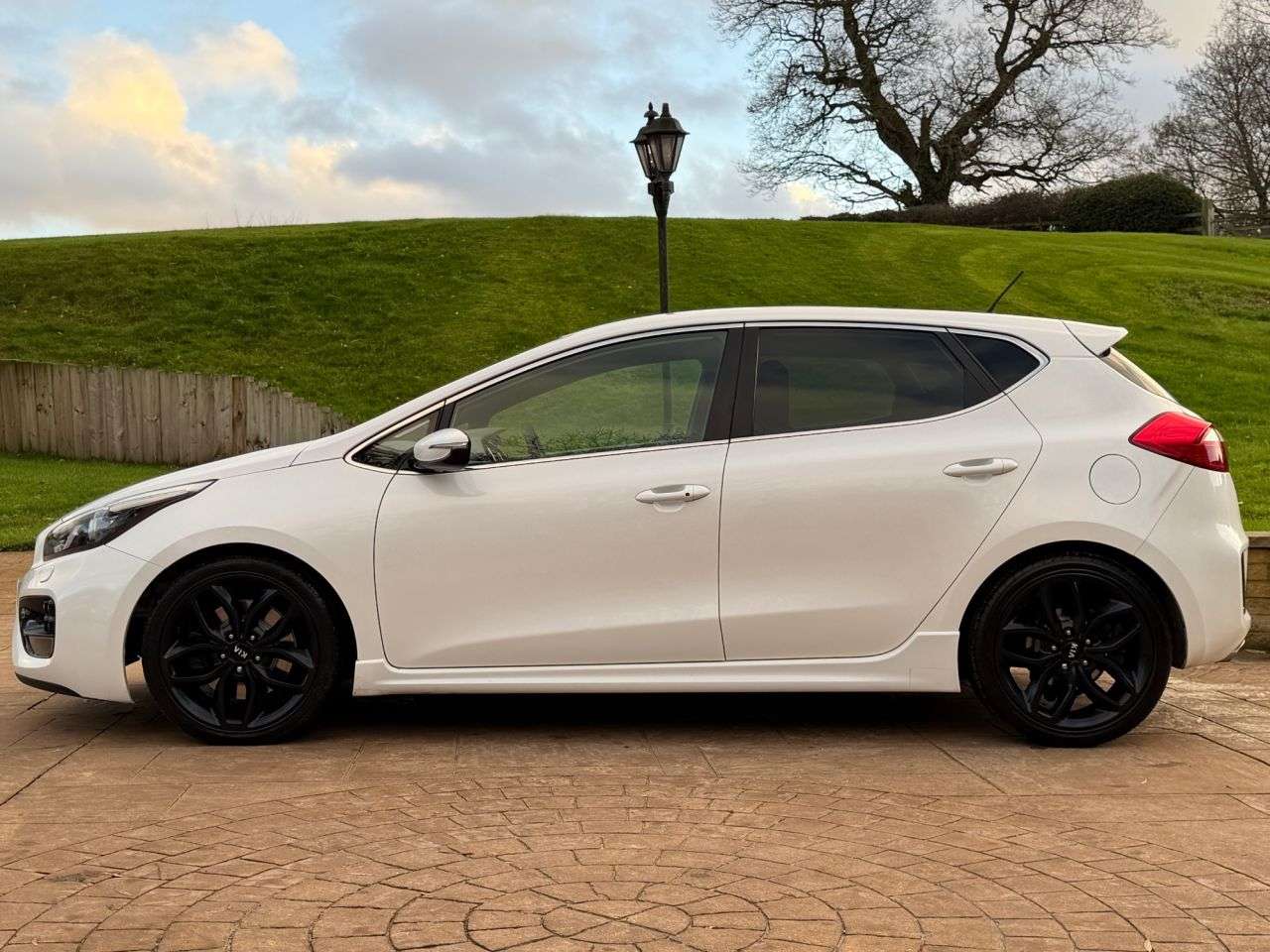 A 2016 KIA CEED 1.6 T-GDi GT Hatchback 5dr Petrol Manual Euro 6 (201 bhp) 2 FORMER KEEPERS. A 2016 KIA CEED 1.6 T-GDi GT Hatchback 5dr Petrol Manual Euro 6 (201 bhp) 2 FORMER KEEPERS.