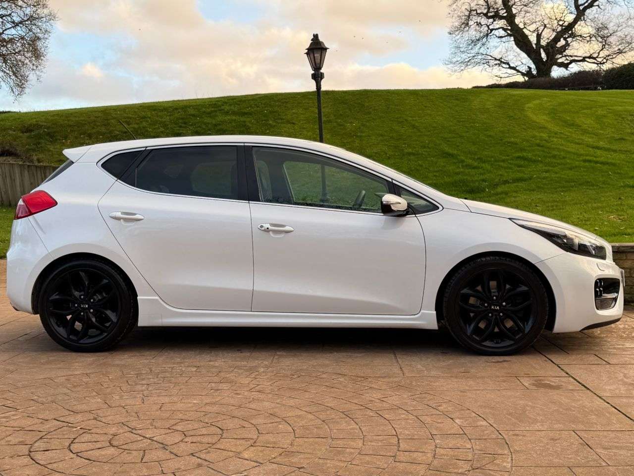 A 2016 KIA CEED 1.6 T-GDi GT Hatchback 5dr Petrol Manual Euro 6 (201 bhp) 2 FORMER KEEPERS. A 2016 KIA CEED 1.6 T-GDi GT Hatchback 5dr Petrol Manual Euro 6 (201 bhp) 2 FORMER KEEPERS.