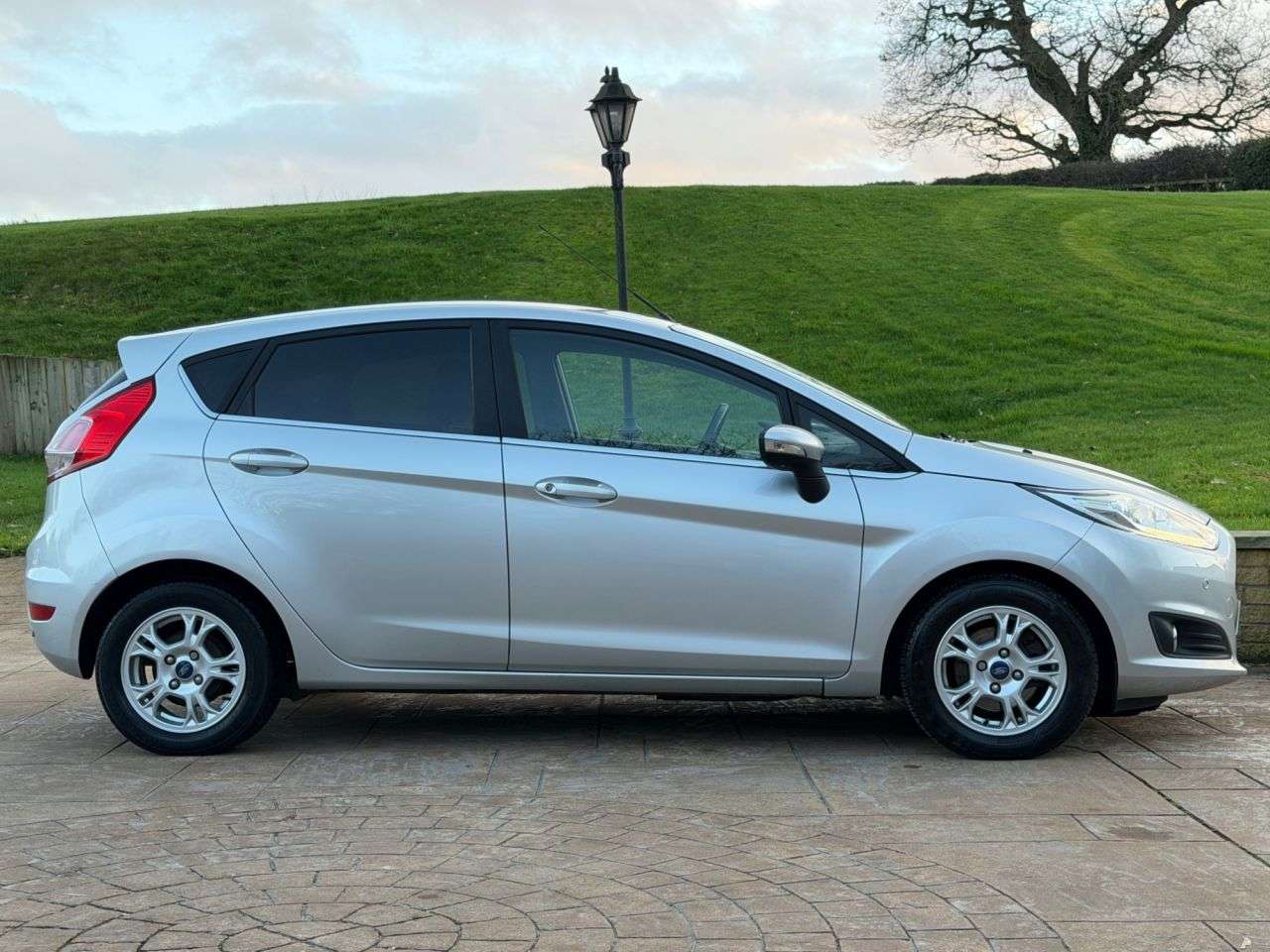 A 2014 FORD FIESTA 1.6 TDCi ECOnetic Titanium Hatchback 5dr Diesel Manual Euro 5 (s/s) (95 ps) A 2014 FORD FIESTA 1.6 TDCi ECOnetic Titanium Hatchback 5dr Diesel Manual Euro 5 (s/s) (95 ps)