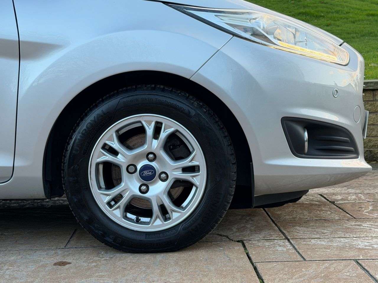 A 2014 FORD FIESTA 1.6 TDCi ECOnetic Titanium Hatchback 5dr Diesel Manual Euro 5 (s/s) (95 ps) A 2014 FORD FIESTA 1.6 TDCi ECOnetic Titanium Hatchback 5dr Diesel Manual Euro 5 (s/s) (95 ps)