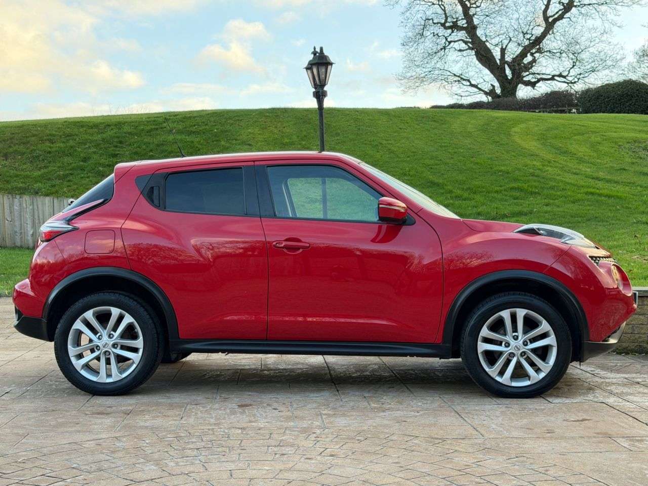 A 2015 NISSAN JUKE 1.2 DIG-T Acenta SUV 5dr Petrol Manual Euro 6 (s/s) (115 ps) ULEZ COMPLIANT A 2015 NISSAN JUKE 1.2 DIG-T Acenta SUV 5dr Petrol Manual Euro 6 (s/s) (115 ps) ULEZ COMPLIANT