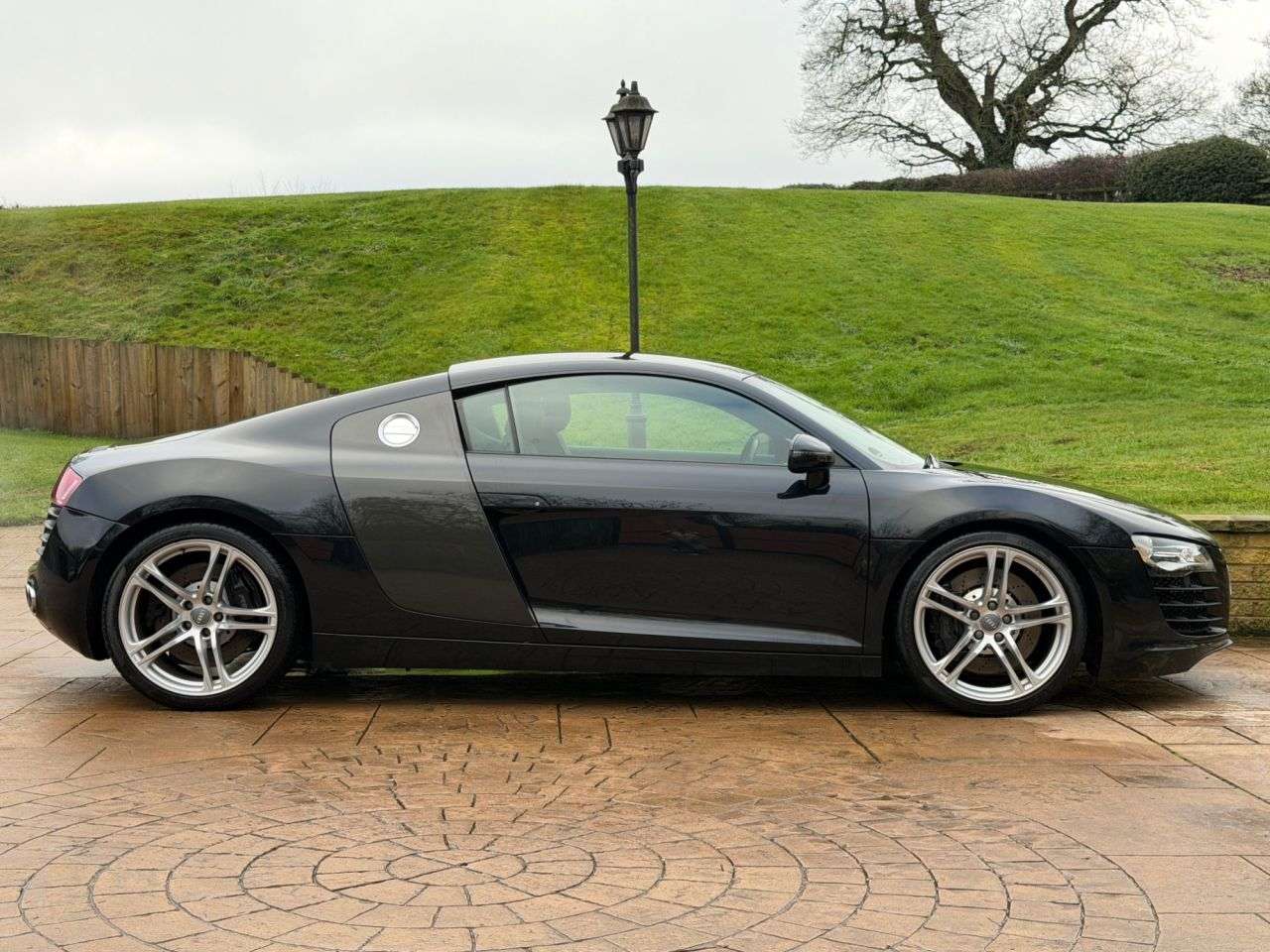 A 2007 AUDI R8 4.2 FSI V8 Coupe 2dr Petrol Manual quattro Euro 4 (420 ps) ONLY 2 FORMER KE A 2007 AUDI R8 4.2 FSI V8 Coupe 2dr Petrol Manual quattro Euro 4 (420 ps) ONLY 2 FORMER KE