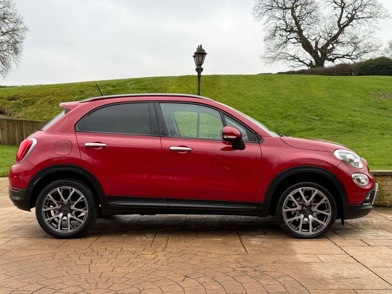 A 2016 FIAT 500X 1.6 MultiJetII Cross Plus SUV 5dr Diesel Manual Euro 6 (s/s) (120 ps) DAB - A 2016 FIAT 500X 1.6 MultiJetII Cross Plus SUV 5dr Diesel Manual Euro 6 (s/s) (120 ps) DAB -
