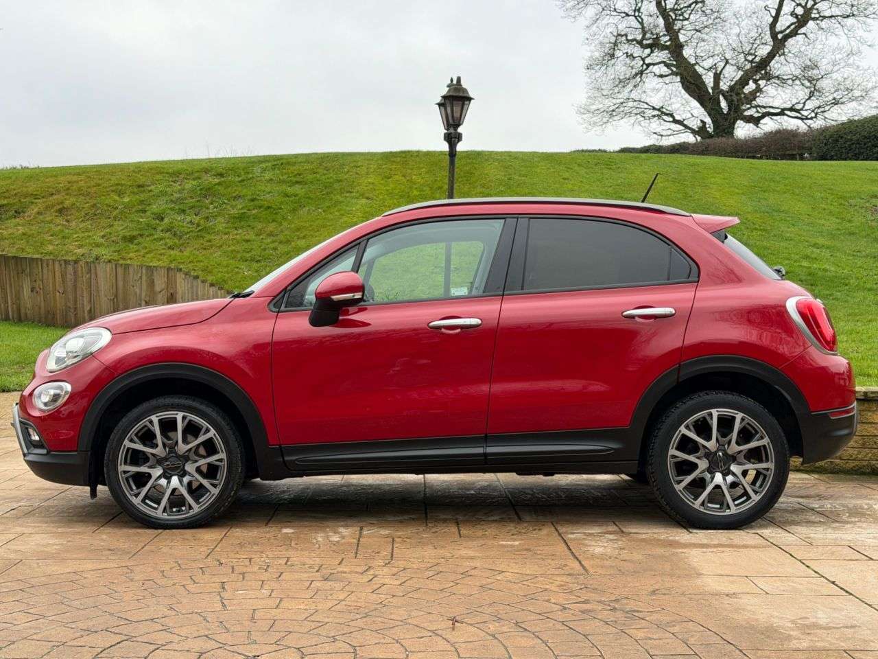 A 2016 FIAT 500X 1.6 MultiJetII Cross Plus SUV 5dr Diesel Manual Euro 6 (s/s) (120 ps) DAB - A 2016 FIAT 500X 1.6 MultiJetII Cross Plus SUV 5dr Diesel Manual Euro 6 (s/s) (120 ps) DAB -