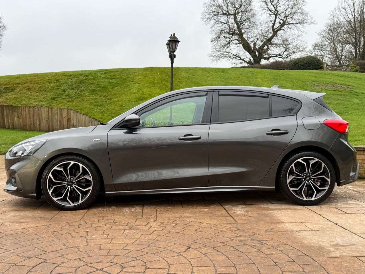 A 2019 FORD FOCUS 2.0 EcoBlue ST-Line X Hatchback 5dr Diesel Auto Euro 6 (s/s) (150 ps) A 2019 FORD FOCUS 2.0 EcoBlue ST-Line X Hatchback 5dr Diesel Auto Euro 6 (s/s) (150 ps)