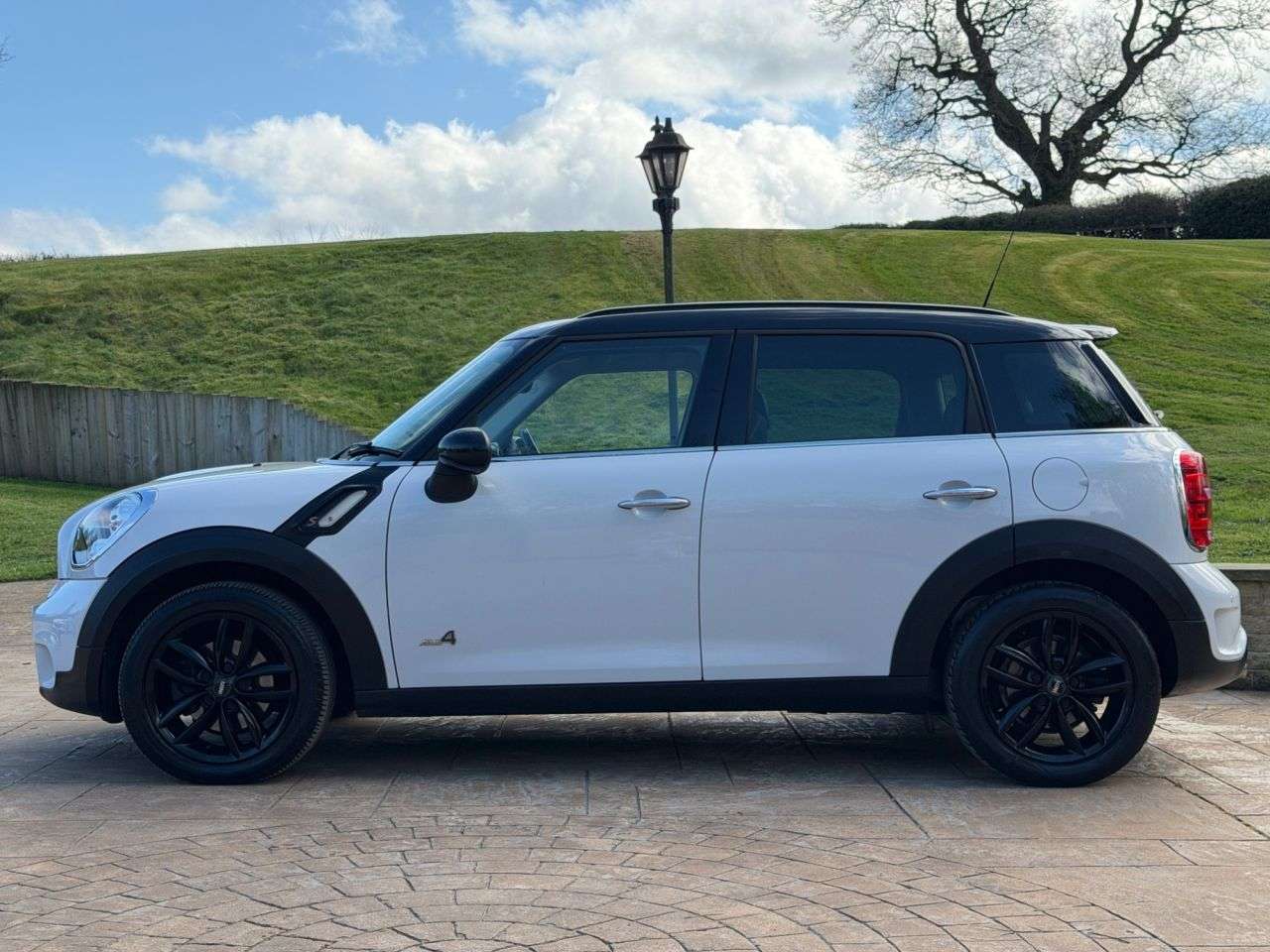 A 2012 MINI COUNTRYMAN 2.0 Cooper SD SUV 5dr Diesel Auto ALL4 Euro 5 (143 ps) FSH TO INCLUDE 10 ST A 2012 MINI COUNTRYMAN 2.0 Cooper SD SUV 5dr Diesel Auto ALL4 Euro 5 (143 ps) FSH TO INCLUDE 10 ST