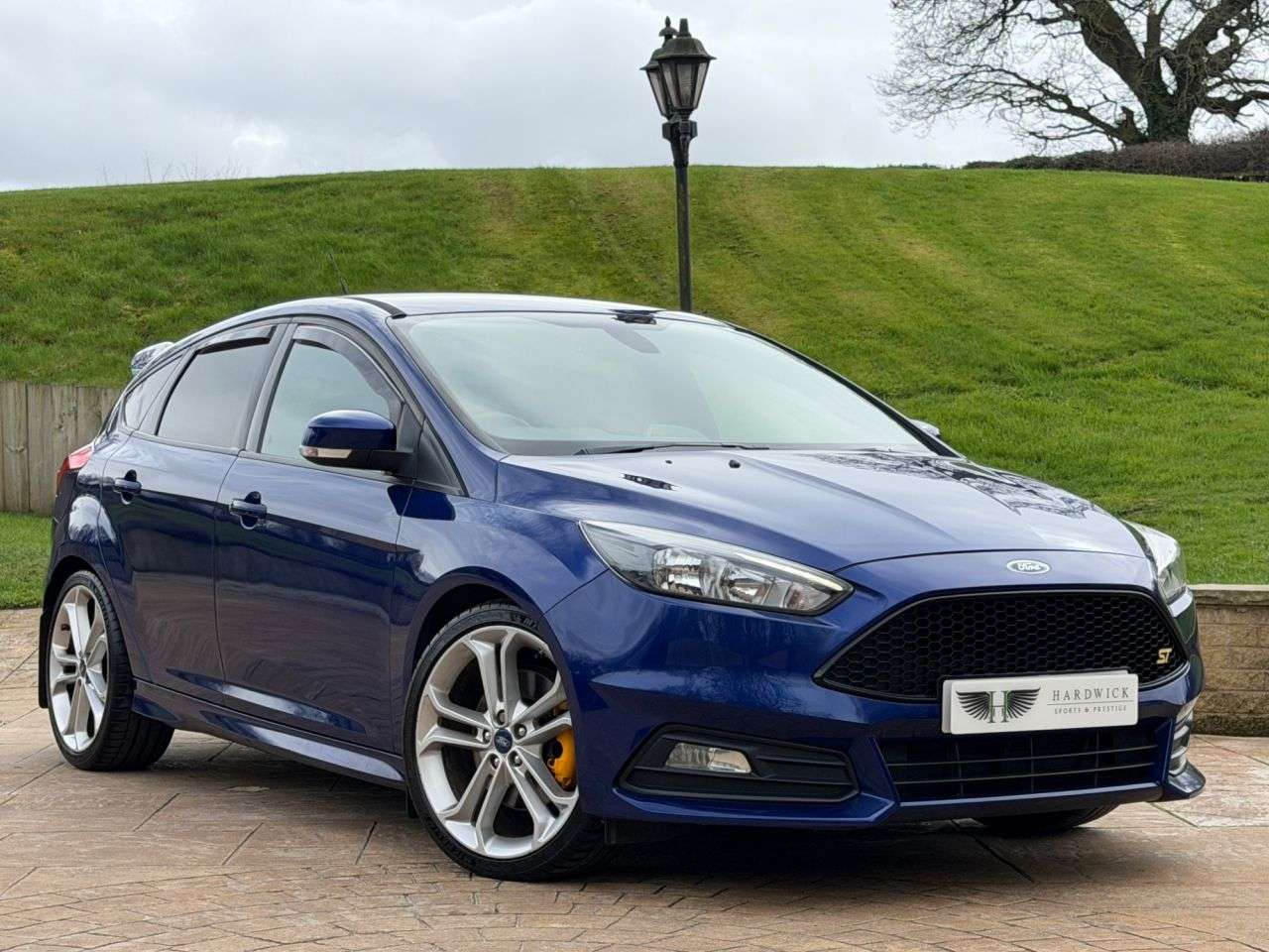 A 2015 FORD FOCUS 2.0T EcoBoost ST-2 Hatchback 5dr Petrol Manual Euro 6 (s/s) (250 ps) SERVIC A 2015 FORD FOCUS 2.0T EcoBoost ST-2 Hatchback 5dr Petrol Manual Euro 6 (s/s) (250 ps) SERVIC