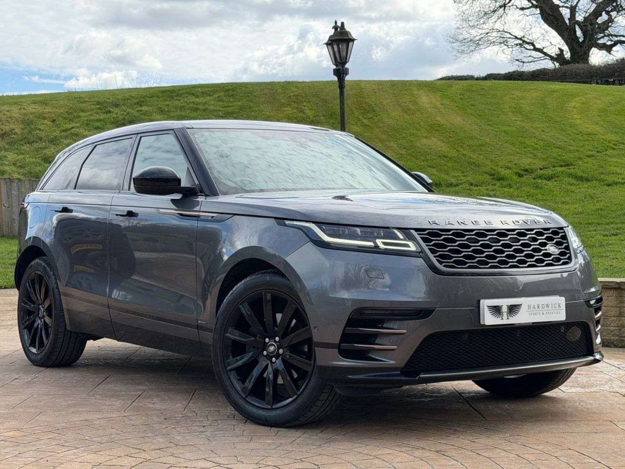 A 2017 LAND ROVER RANGE ROVER VELAR 3.0 SD6 V6 R-Dynamic HSE SUV 5dr Diesel Auto 4WD Euro 6 (s/s) (300 ps) 2 KE A 2017 LAND ROVER RANGE ROVER VELAR 3.0 SD6 V6 R-Dynamic HSE SUV 5dr Diesel Auto 4WD Euro 6 (s/s) (300 ps) 2 KE