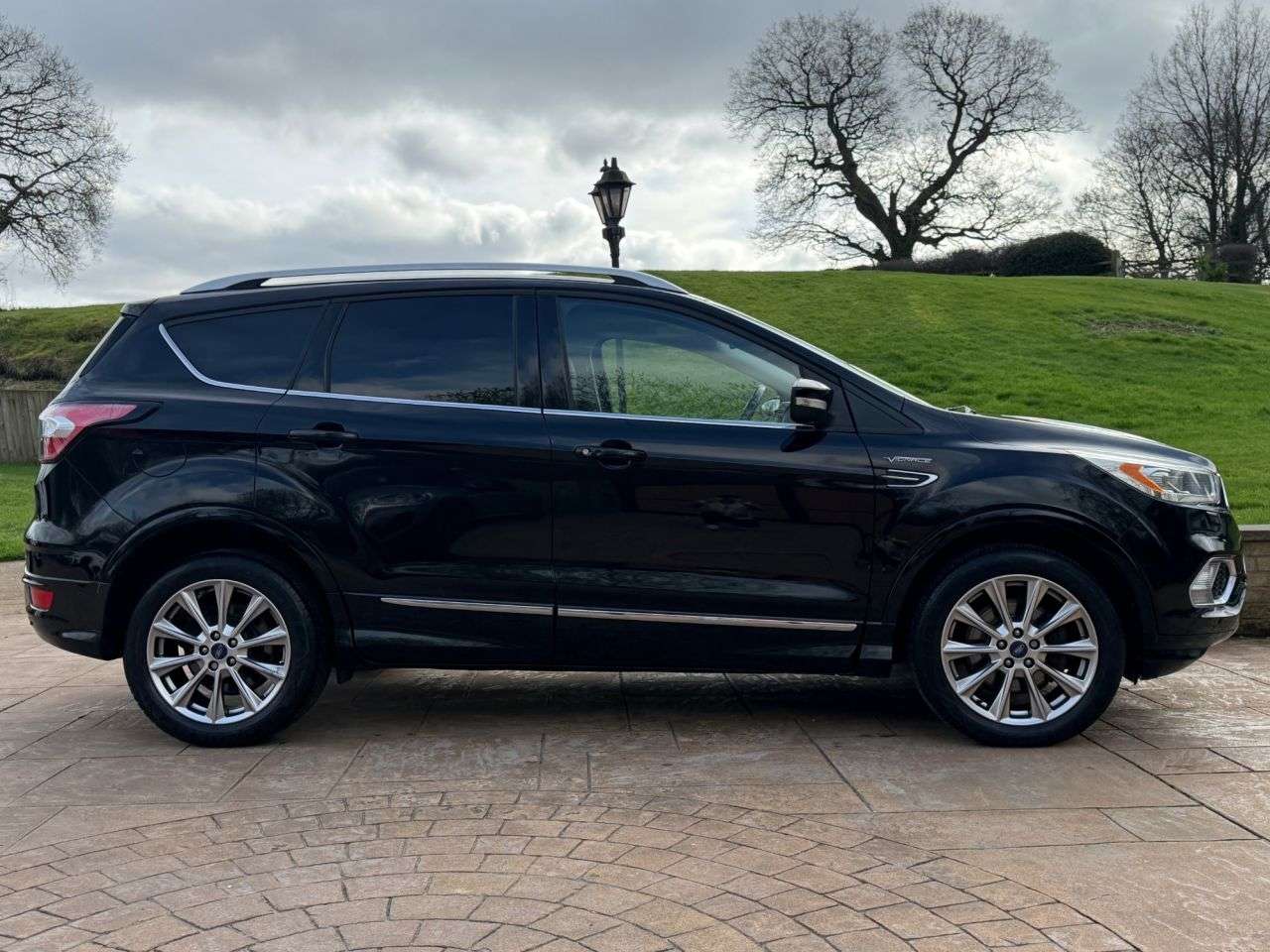 A 2016 FORD KUGA 2.0 TDCi Vignale SUV 5dr Diesel Manual Euro 6 (s/s) (150 ps) PAN ROOF - HTD A 2016 FORD KUGA 2.0 TDCi Vignale SUV 5dr Diesel Manual Euro 6 (s/s) (150 ps) PAN ROOF - HTD