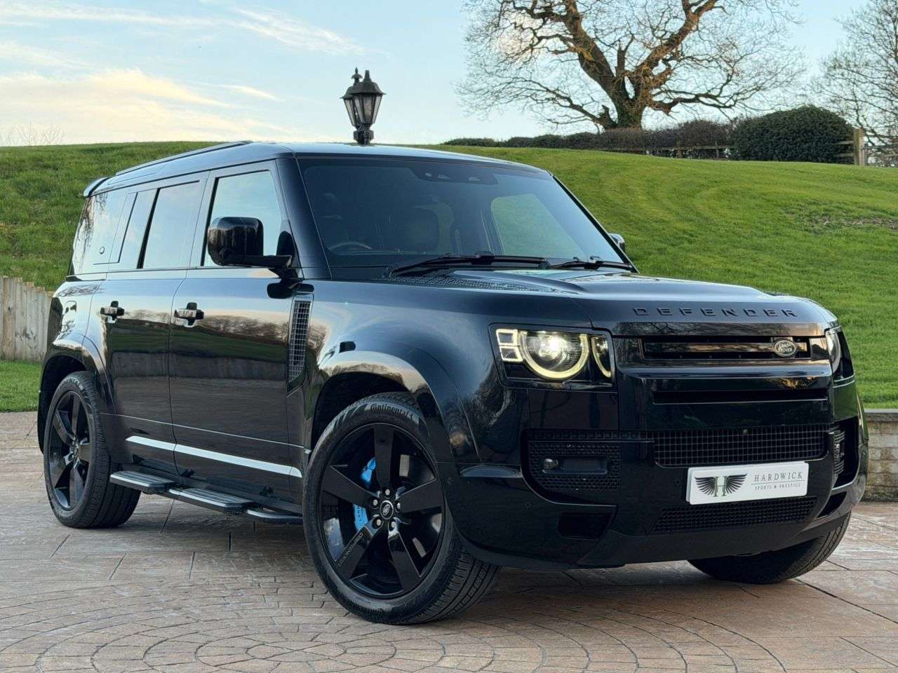 A 2021 LAND ROVER DEFENDER 3.0 D300 MHEV HSE SUV 5dr Diesel Auto 4WD Euro 6 (s/s) (300 ps) FULL SERVIV A 2021 LAND ROVER DEFENDER 3.0 D300 MHEV HSE SUV 5dr Diesel Auto 4WD Euro 6 (s/s) (300 ps) FULL SERVIV