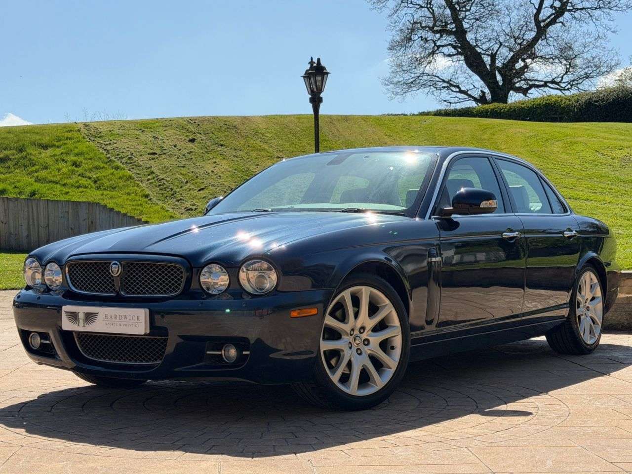 A 2009 JAGUAR XJ 3.0 V6 Sovereign Saloon 4dr Petrol Automatic (249 g/km, 240 bhp) BECOMING V A 2009 JAGUAR XJ 3.0 V6 Sovereign Saloon 4dr Petrol Automatic (249 g/km, 240 bhp) BECOMING V