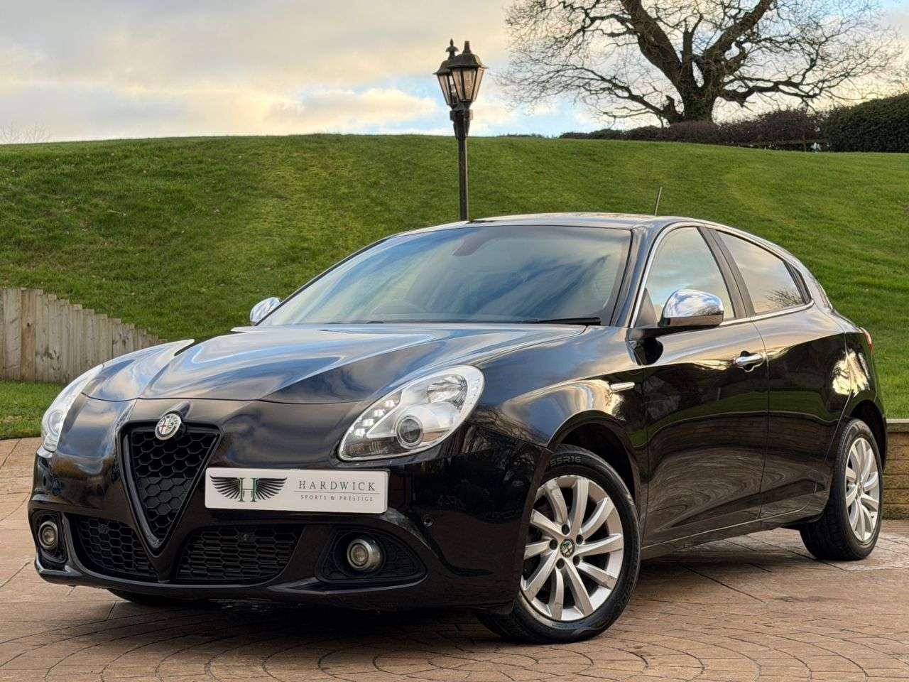 A 2016 ALFA ROMEO GIULIETTA 1.6 JTDM-2 Business Edition Hatchback 5dr Diesel Manual Euro 6 (s/s) (120 b A 2016 ALFA ROMEO GIULIETTA 1.6 JTDM-2 Business Edition Hatchback 5dr Diesel Manual Euro 6 (s/s) (120 b