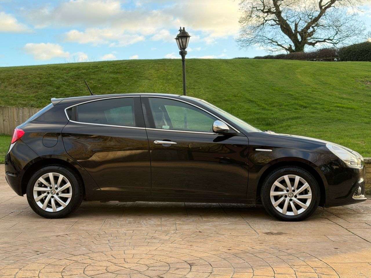 A 2016 ALFA ROMEO GIULIETTA 1.6 JTDM-2 Business Edition Hatchback 5dr Diesel Manual Euro 6 (s/s) (120 b A 2016 ALFA ROMEO GIULIETTA 1.6 JTDM-2 Business Edition Hatchback 5dr Diesel Manual Euro 6 (s/s) (120 b