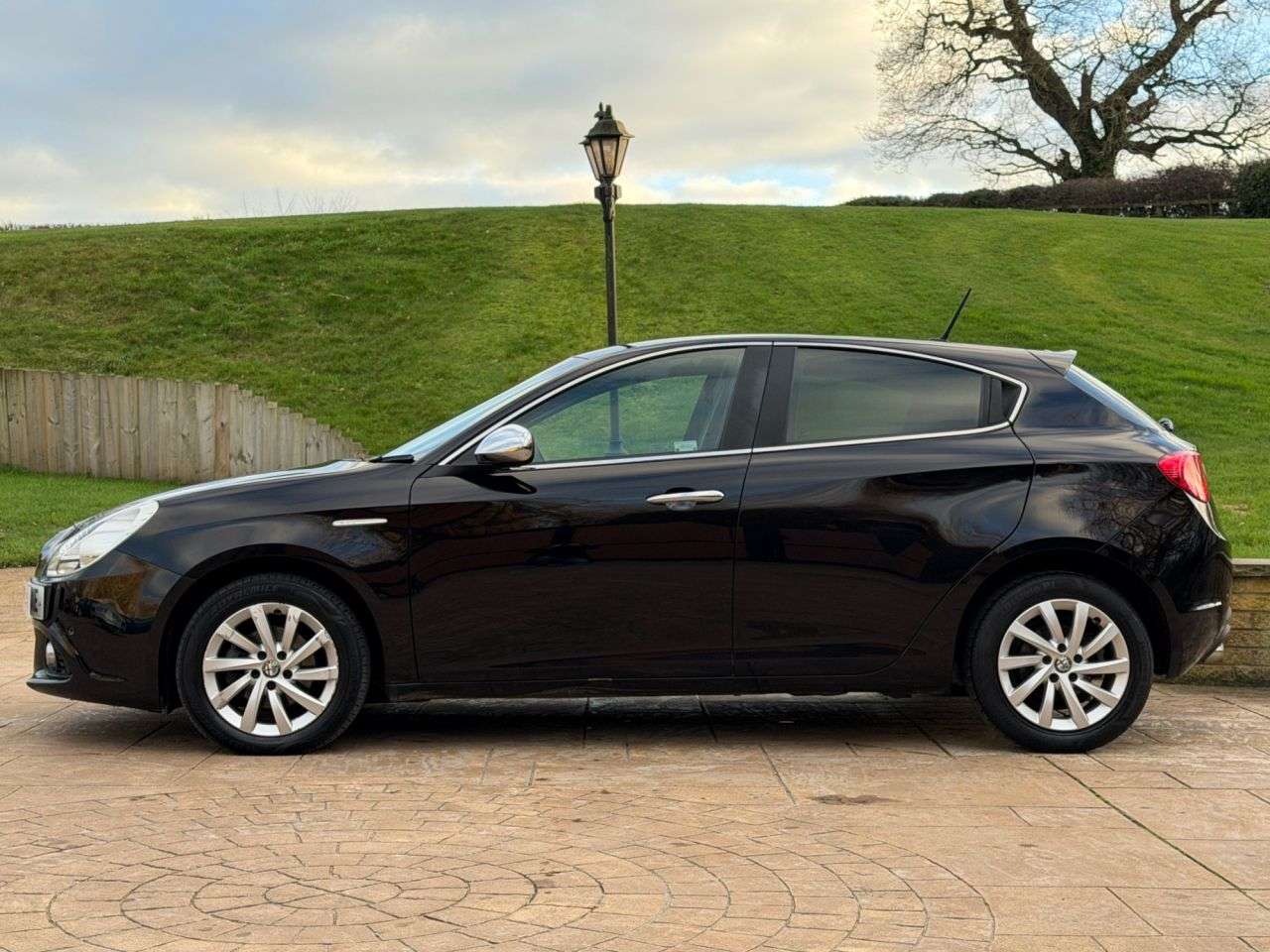 A 2016 ALFA ROMEO GIULIETTA 1.6 JTDM-2 Business Edition Hatchback 5dr Diesel Manual Euro 6 (s/s) (120 b A 2016 ALFA ROMEO GIULIETTA 1.6 JTDM-2 Business Edition Hatchback 5dr Diesel Manual Euro 6 (s/s) (120 b