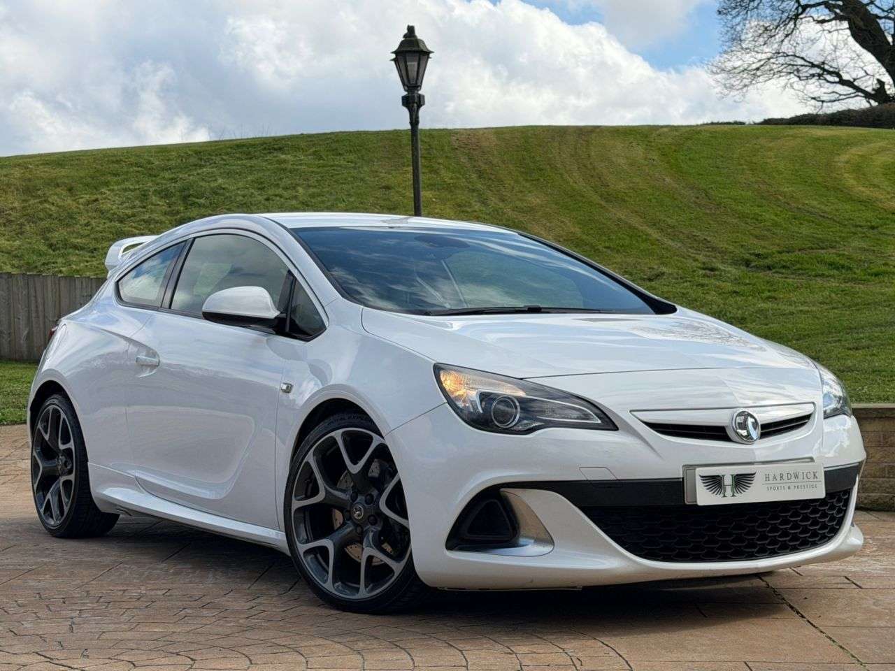 A 2015 VAUXHALL ASTRA VXR EURO 5 2.0L 3d 276 BHP 1 OWNER FULL SERVICE HISTORY. A 2015 VAUXHALL ASTRA VXR EURO 5 2.0L 3d 276 BHP 1 OWNER FULL SERVICE HISTORY.