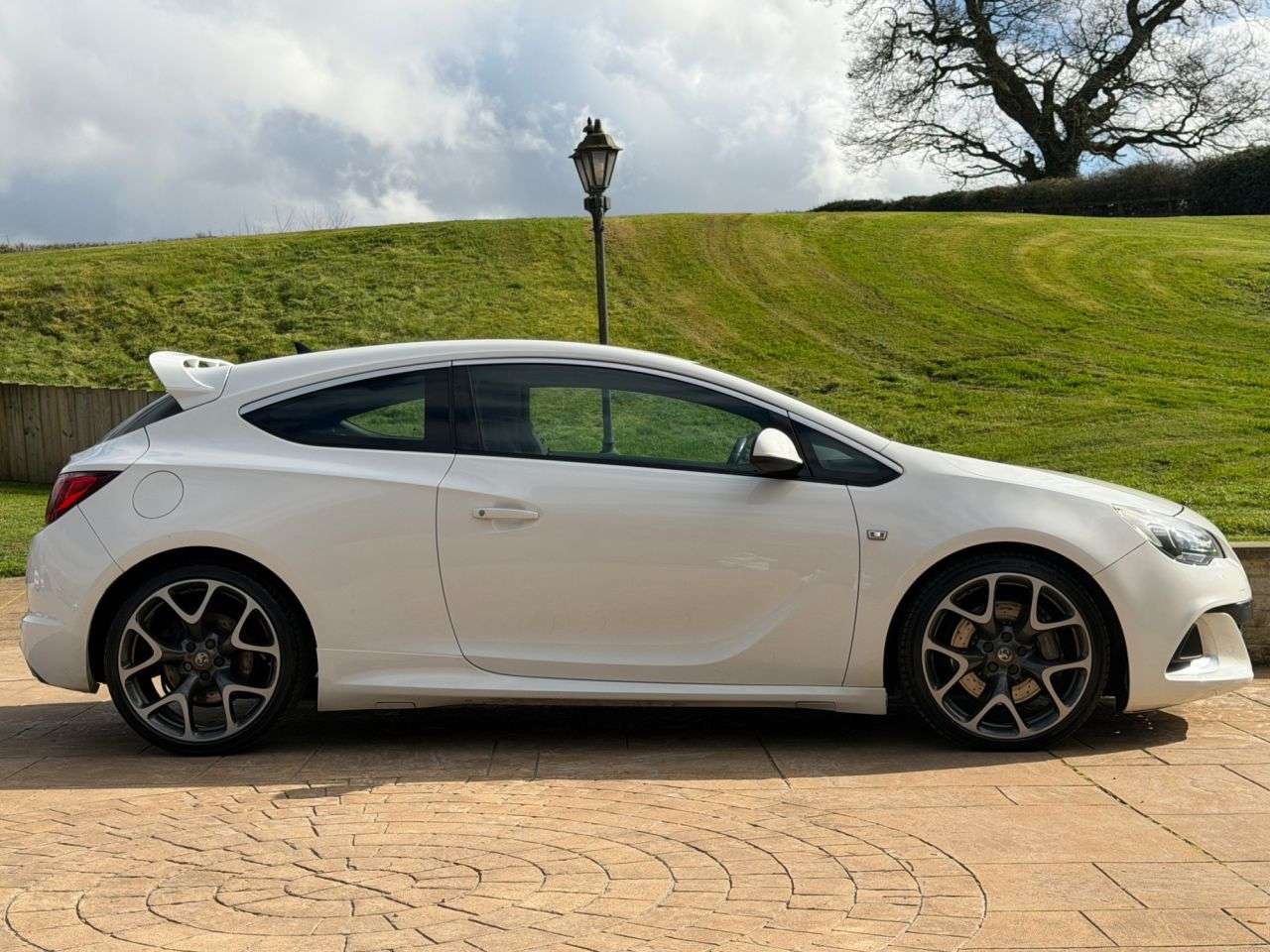 A 2015 VAUXHALL ASTRA VXR EURO 5 2.0L 3d 276 BHP 1 OWNER FULL SERVICE HISTORY. A 2015 VAUXHALL ASTRA VXR EURO 5 2.0L 3d 276 BHP 1 OWNER FULL SERVICE HISTORY.