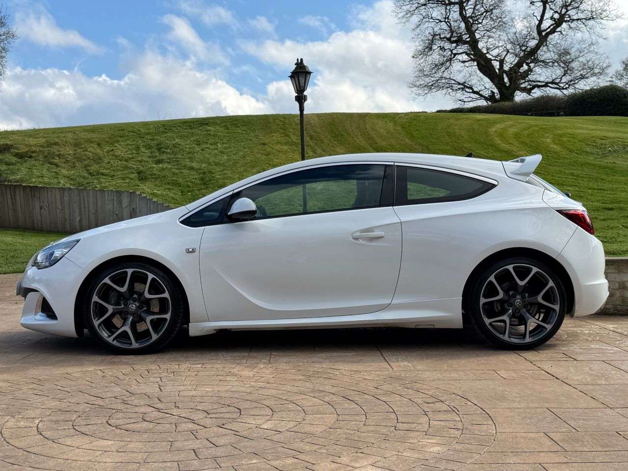 A 2015 VAUXHALL ASTRA VXR EURO 5 2.0L 3d 276 BHP 1 OWNER FULL SERVICE HISTORY. A 2015 VAUXHALL ASTRA VXR EURO 5 2.0L 3d 276 BHP 1 OWNER FULL SERVICE HISTORY.
