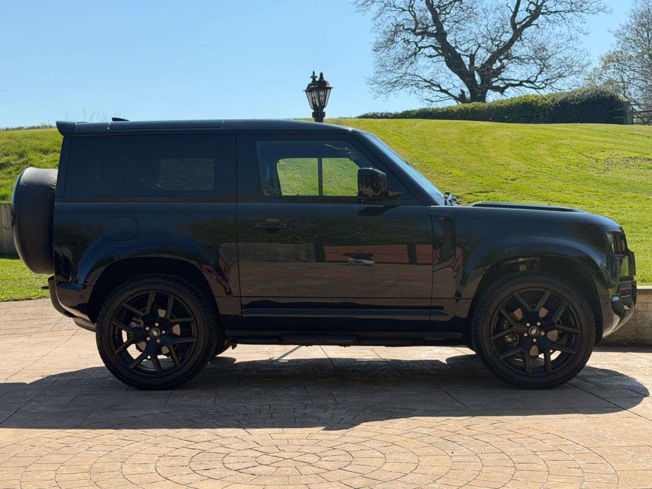 A 2024 LAND ROVER DEFENDER 3.0 D250 MHEV X-Dynamic HSE SUV 3dr Diesel Auto 4WD Euro 6 (s/s) (250 ps) 1 A 2024 LAND ROVER DEFENDER 3.0 D250 MHEV X-Dynamic HSE SUV 3dr Diesel Auto 4WD Euro 6 (s/s) (250 ps) 1