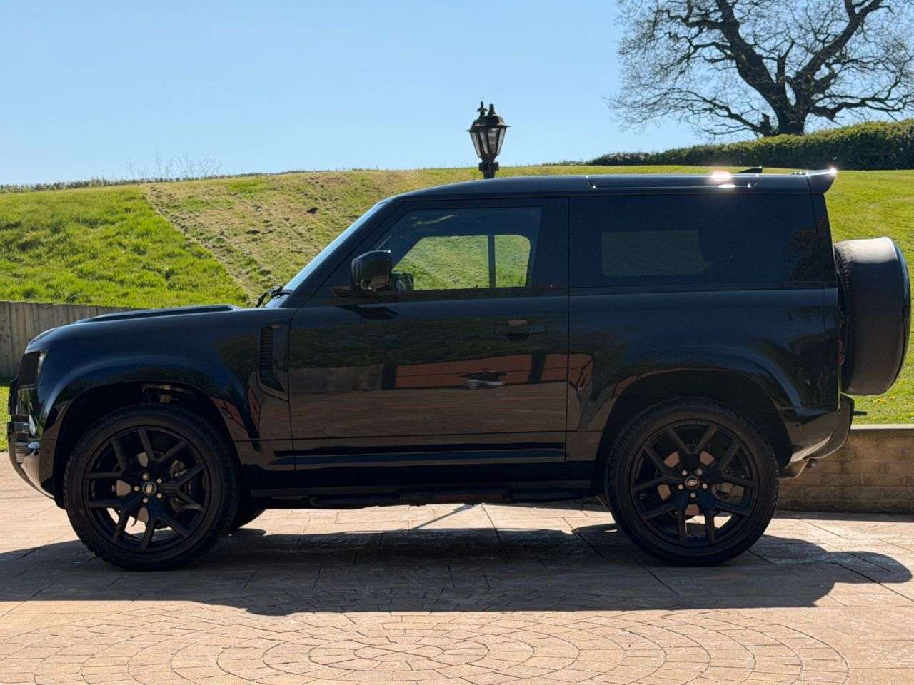 A 2024 LAND ROVER DEFENDER 3.0 D250 MHEV X-Dynamic HSE SUV 3dr Diesel Auto 4WD Euro 6 (s/s) (250 ps) 1 A 2024 LAND ROVER DEFENDER 3.0 D250 MHEV X-Dynamic HSE SUV 3dr Diesel Auto 4WD Euro 6 (s/s) (250 ps) 1