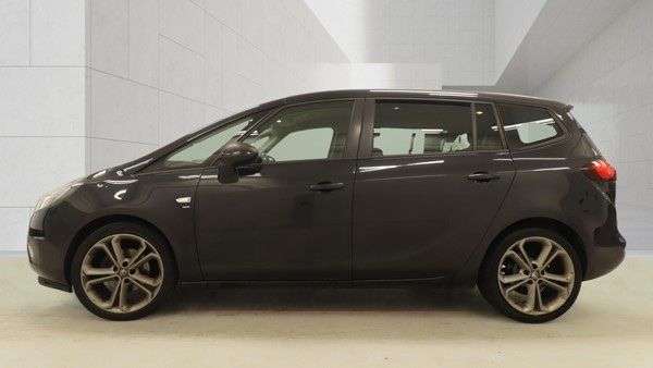 A 2016 VAUXHALL ZAFIRA TOURER 1.6 CDTi ecoFLEX SRi MPV 5dr Diesel Manual Euro 6 (s/s) (136 ps) A 2016 VAUXHALL ZAFIRA TOURER 1.6 CDTi ecoFLEX SRi MPV 5dr Diesel Manual Euro 6 (s/s) (136 ps)