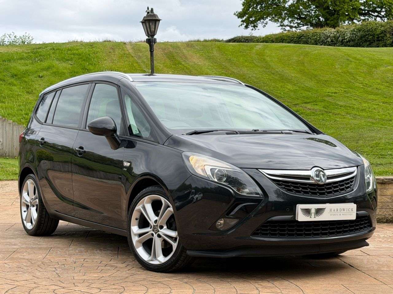 A 2016 VAUXHALL ZAFIRA TOURER 1.6 CDTi ecoFLEX SRi MPV 5dr Diesel Manual Euro 6 (s/s) (136 ps) A 2016 VAUXHALL ZAFIRA TOURER 1.6 CDTi ecoFLEX SRi MPV 5dr Diesel Manual Euro 6 (s/s) (136 ps)