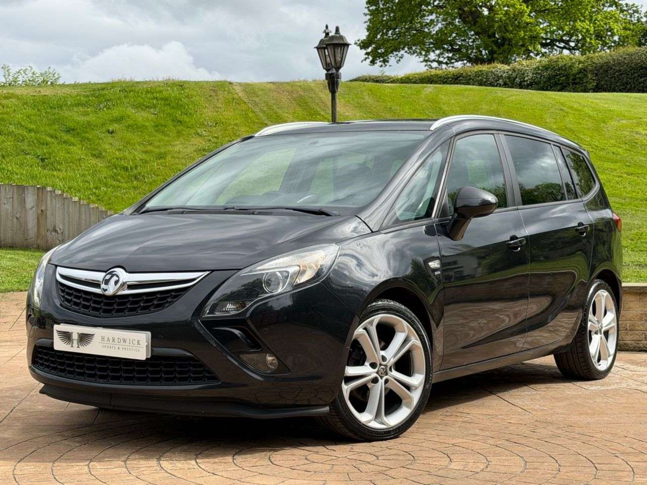 A 2016 VAUXHALL ZAFIRA TOURER 1.6 CDTi ecoFLEX SRi MPV 5dr Diesel Manual Euro 6 (s/s) (136 ps) A 2016 VAUXHALL ZAFIRA TOURER 1.6 CDTi ecoFLEX SRi MPV 5dr Diesel Manual Euro 6 (s/s) (136 ps)