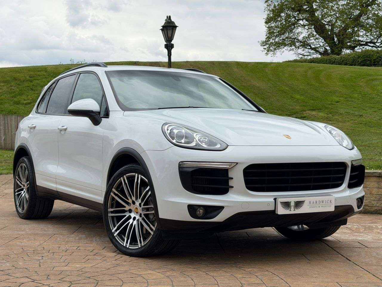 A 2015 PORSCHE CAYENNE 4.2 TD V8 S SUV 5dr Diesel TiptronicS 4WD Euro 5 (s/s) (385 ps) STUNNING - A 2015 PORSCHE CAYENNE 4.2 TD V8 S SUV 5dr Diesel TiptronicS 4WD Euro 5 (s/s) (385 ps) STUNNING -