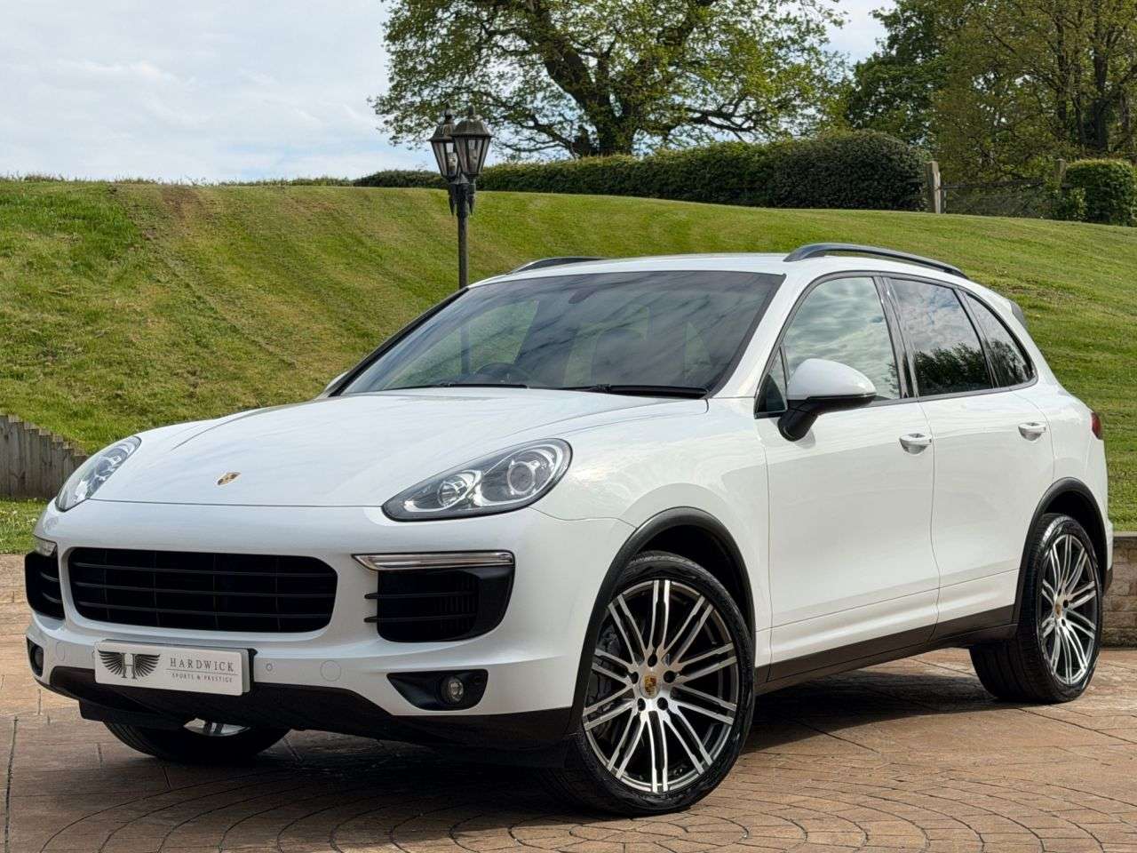 A 2015 PORSCHE CAYENNE 4.2 TD V8 S SUV 5dr Diesel TiptronicS 4WD Euro 5 (s/s) (385 ps) STUNNING - A 2015 PORSCHE CAYENNE 4.2 TD V8 S SUV 5dr Diesel TiptronicS 4WD Euro 5 (s/s) (385 ps) STUNNING -