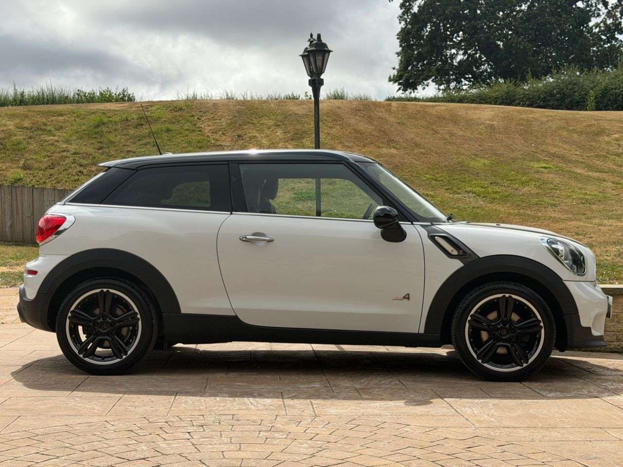 A 2014 MINI COOPER 2.0 Cooper SD SUV 3dr Diesel Manual ALL4 Euro 5 (s/s) (143 ps) 2 KEYS - SER A 2014 MINI COOPER 2.0 Cooper SD SUV 3dr Diesel Manual ALL4 Euro 5 (s/s) (143 ps) 2 KEYS - SER