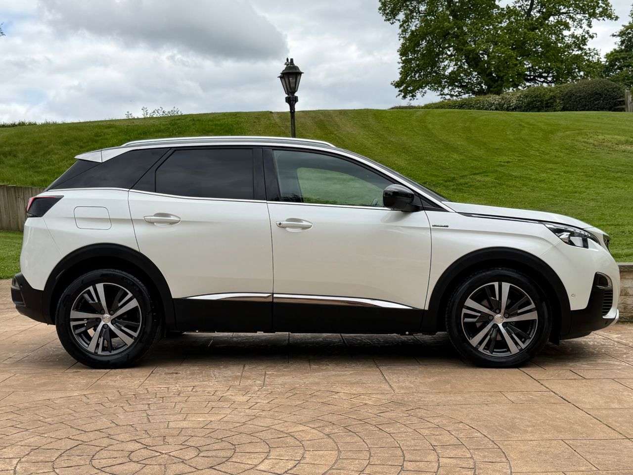 A 2017 PEUGEOT 3008 1.6 BlueHDi GT Line SUV 5dr Diesel Manual Euro 6 (s/s) (120 ps) OPENING PAN A 2017 PEUGEOT 3008 1.6 BlueHDi GT Line SUV 5dr Diesel Manual Euro 6 (s/s) (120 ps) OPENING PAN