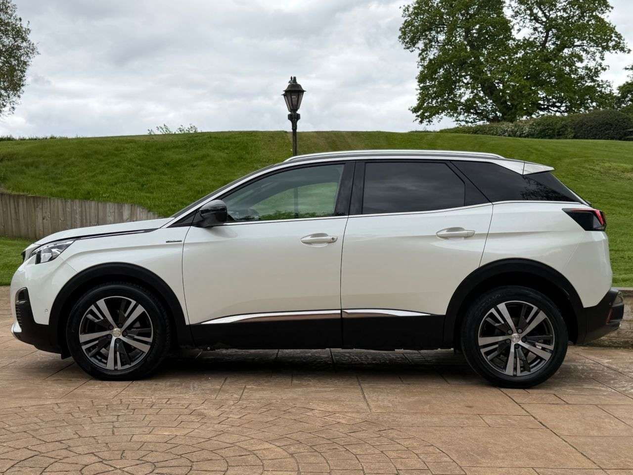 A 2017 PEUGEOT 3008 1.6 BlueHDi GT Line SUV 5dr Diesel Manual Euro 6 (s/s) (120 ps) OPENING PAN A 2017 PEUGEOT 3008 1.6 BlueHDi GT Line SUV 5dr Diesel Manual Euro 6 (s/s) (120 ps) OPENING PAN